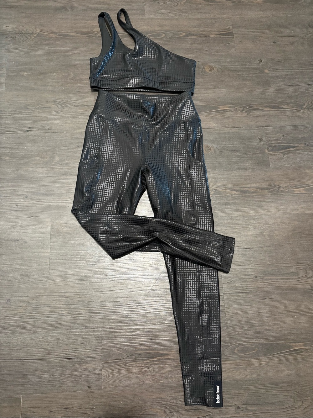 Shiny Black Textured Active Set - Bra & High-Waist Leggings